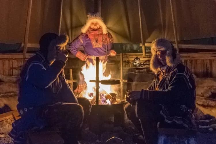 北極圈、幸福極光~羅浮敦群島、馴鹿雪橇營火會、皮艇捕蟹體驗、住宿傳統漁屋11日-9