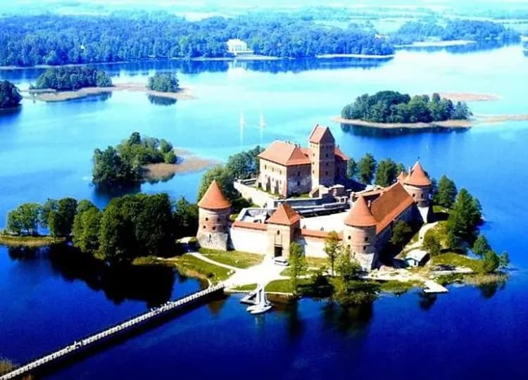 芬蘭、波羅的海三小國～十字架山、特拉凱城堡、詩麗雅號遊輪、乙晚五星飯店10日-5