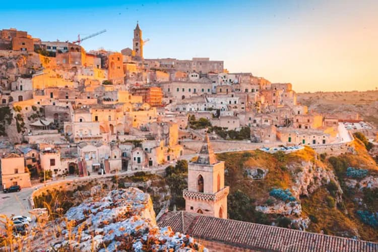 璀璨義大利～馬泰拉蘑菇村、阿瑪菲海岸線、比薩塔貢多拉、夜宿威尼斯島12日