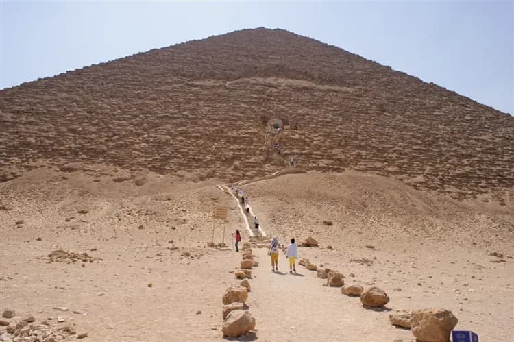 賀歲折5,000》加贈小費》經典埃及旅遊│神秘金字塔‧大埃及博物館‧阿布辛貝神殿‧尼羅河遊輪‧紅海之旅11日(一段飛機)-16