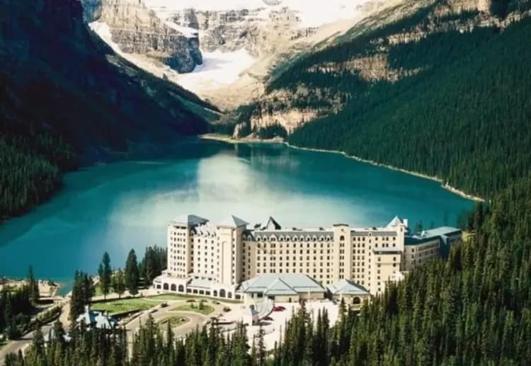 露易絲湖城堡飯店