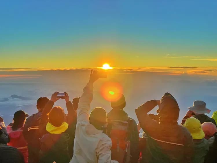 2026 富士山登頂之旅｜吉田口經典路線・山屋過夜 · 溫泉泡湯 · 季節水果放題-6