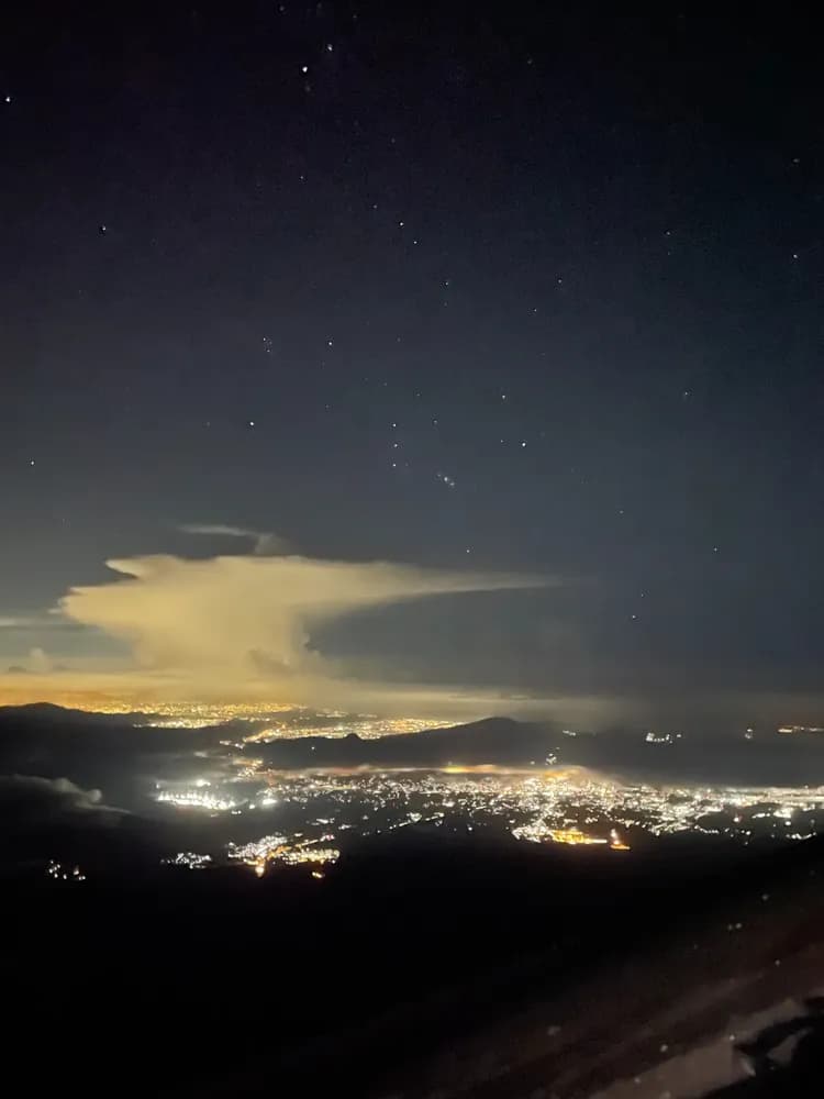 2026 富士山登頂之旅｜吉田口經典路線・山屋過夜 · 溫泉泡湯 · 季節水果放題-9