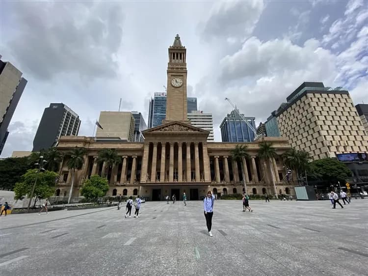 澳洲旅遊｜《小孩不佔床扣一萬》黃金海岸三樂園·親牽羊駝·牛仔很忙曠野馴馬秀·俯瞰絕美海岸線·擁抱無尾熊·超嗨放電黃金7日-8