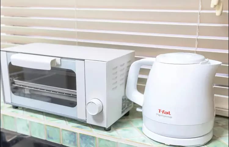 トースター、電気ポットなど基本的な調理器具をご用意しています。