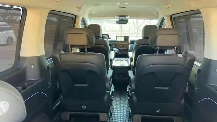 專車提供舒適乘坐體驗（此為示意圖僅供參考，實際車型可能有些微差異）