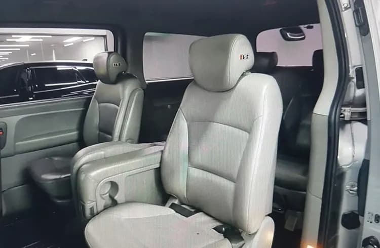 專車提供舒適乘坐體驗（此為示意圖僅供參考，實際車型可能有些微差異）