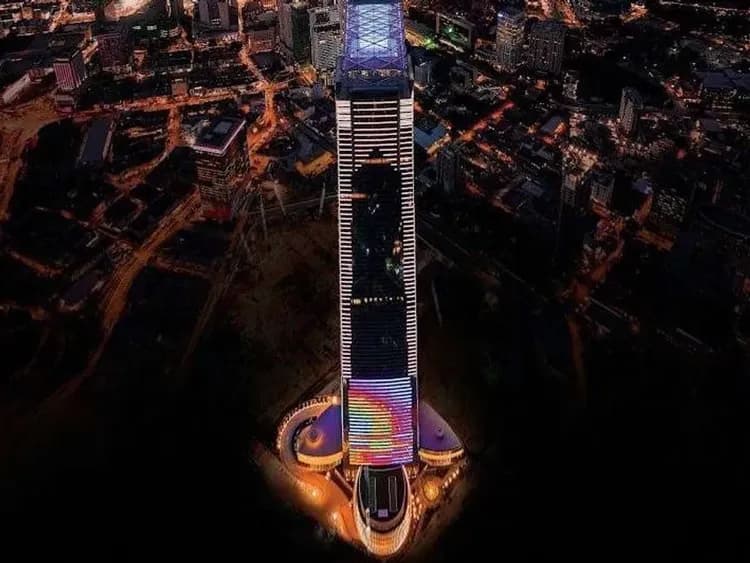 THE EXCHANGE TRX(購物商場+空中花園)