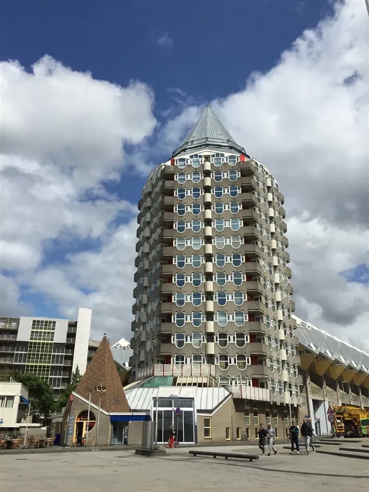 預購最高省1萬5｜經典荷比法｜美食觀光巴士、羊角村、布魯日古城、羅浮宮、三遊船、巴黎市區三晚10日-10