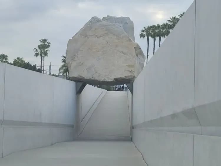 懸浮巨石-洛杉磯漫遊