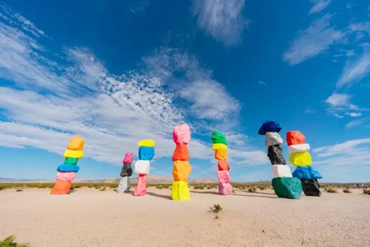 彩虹巨石-彩虹巨石(七色魔法山)