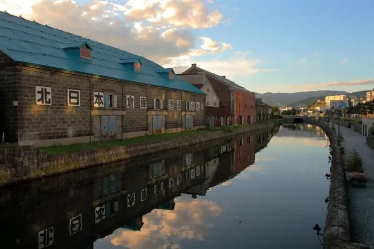 【每月一物北海道旅遊】全程無自理餐、企鵝遊行、小樽運河、函館夜景、螃蟹吃到飽五日｜二晚溫泉-5