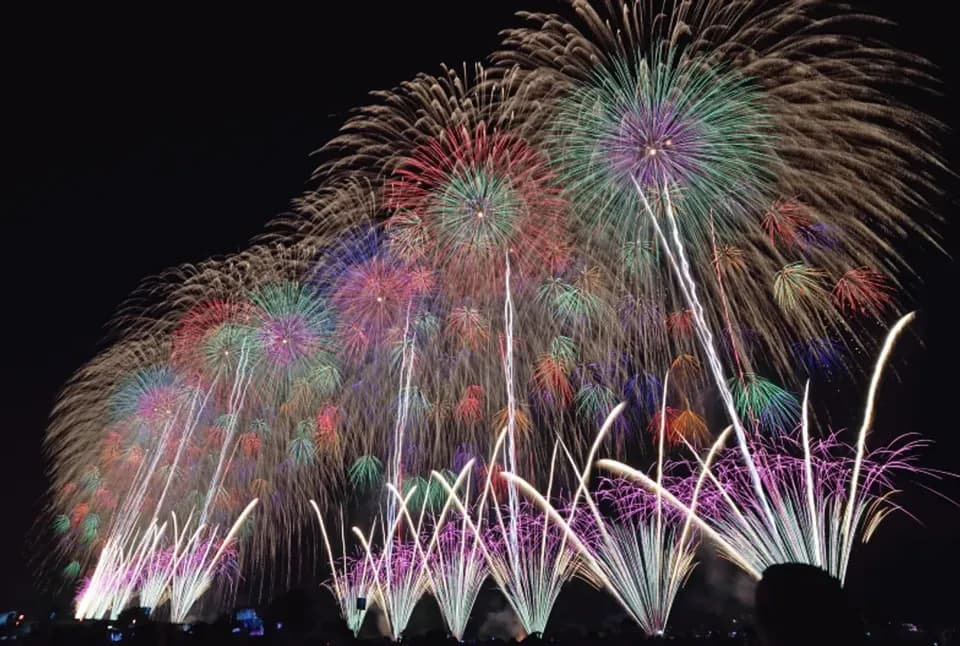 【夏季限定！保證左岸觀覽席】日本三大花火：長岡花火大會一日遊．回程含溫泉入浴｜新宿出發【已售罄】