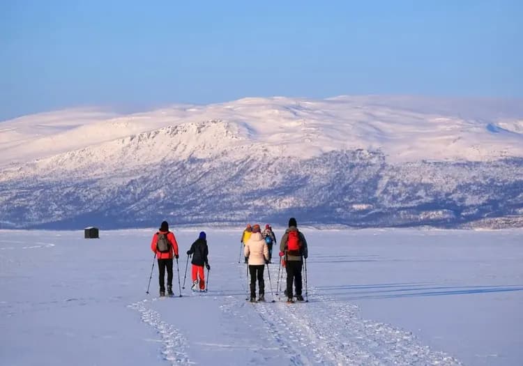 雄獅旅遊,北歐旅遊,雪地活動,雪地健行, Snowshoe hiking