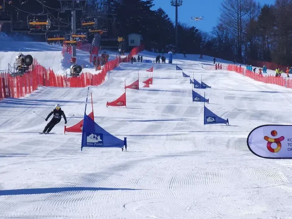 龍平渡假村每年舉辦的Fun Ski滑雪祭適合任何程度的滑雪愛好者參加，不僅新手友善，更是認識各國滑雪同好的好機會，最後一天還能自由參加模擬國際規模的滑雪競賽！