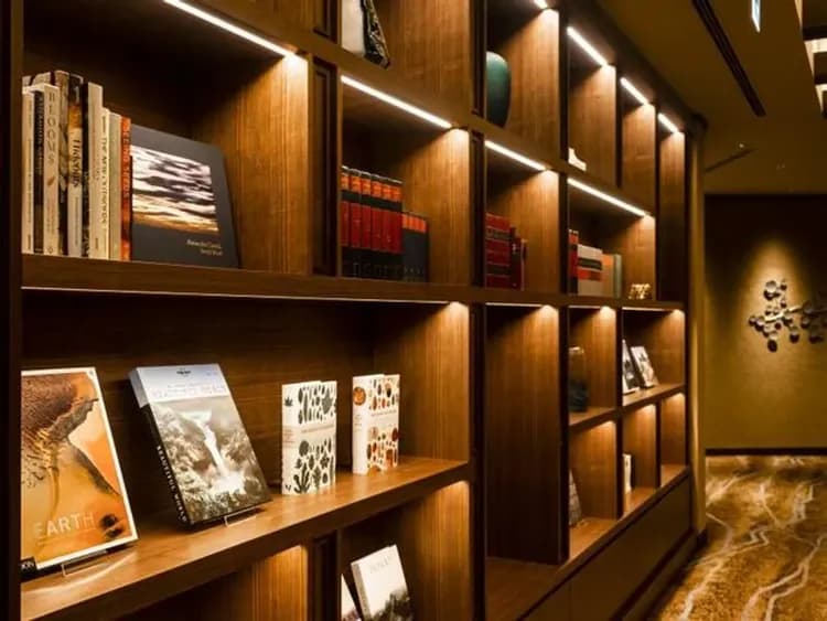 【ライブラリーラウンジ】