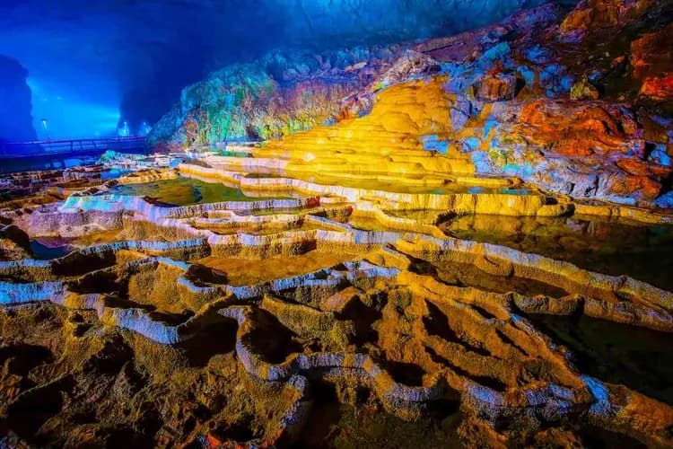 秋芳洞(東洋第一鐘乳石洞)
