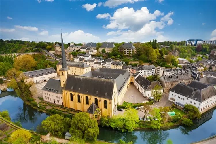 經典荷比盧|羊角村,荷蘭雙博物館,維安田古堡,雙遊船,布魯日古城,五星飯店10日-5