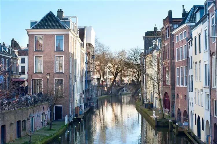 經典荷比盧|羊角村,荷蘭雙博物館,維安田古堡,雙遊船,布魯日古城,五星飯店10日-8