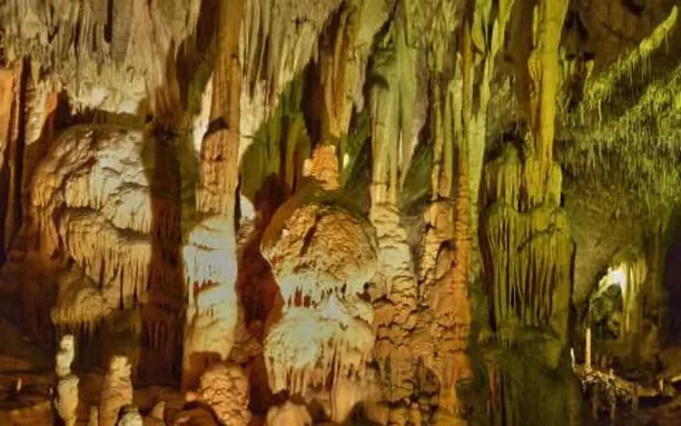 斯洛維尼亞景點波斯托納鐘乳石洞