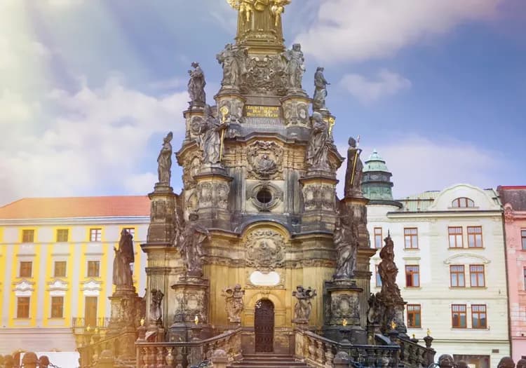 捷克 歐洛穆奇 2000年登錄世界遺產 圖為霍爾尼廣場的聖三一紀念柱