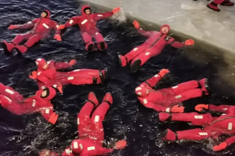 破冰船三寶號-SAMPO極地破冰巡航(全程約三小時；含船上自助午餐)