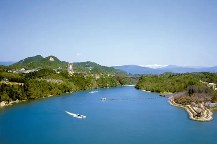 閃亮北陸～冬華競演彩燈、白川鄉合掌村、上三之町老街、兼六園溫泉香五日