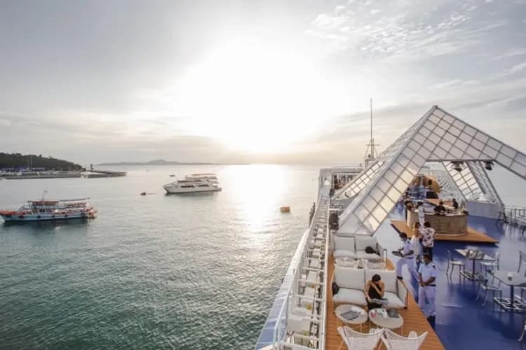 OCEAN SKY暹邏海天派對(國際自助餐+人妖公主+男模表演)