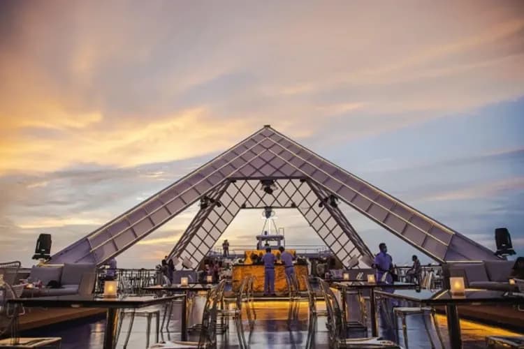 OCEAN SKY暹邏海天派對(國際自助餐+人妖公主+男模表演)