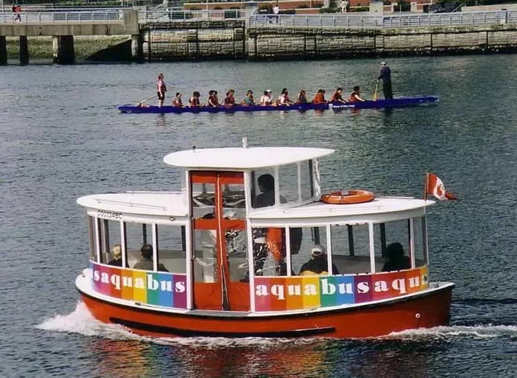 迷你彩虹船-特殊交通工具