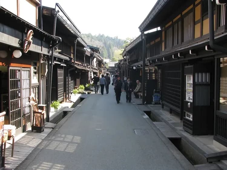 冬遊北陸～預購折2千｜保住名古屋萬怡.御在所纜車~樹冰.合掌村.兼六園.庄川遊船.草莓吃到飽.螃蟹&BBQ.戲雪溫泉五日-8