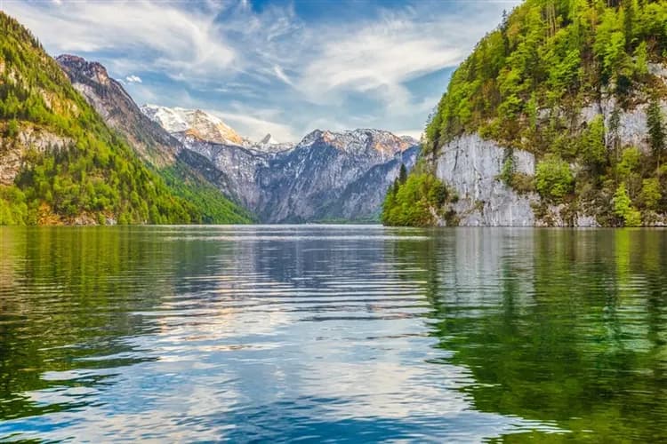 冬遊折3000｜奧捷德旅遊｜維也納熊布朗宮．布拉格城堡．絕美國王湖、哈修塔特湖．童話古鎮漫遊12日-19