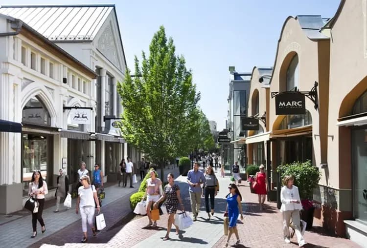 冬遊折3000｜奧捷德旅遊｜維也納熊布朗宮．布拉格城堡．絕美國王湖、哈修塔特湖．童話古鎮漫遊12日-18