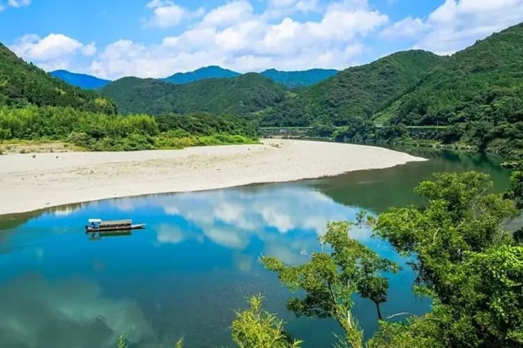 仁淀川屋形船(奇蹟的清流)