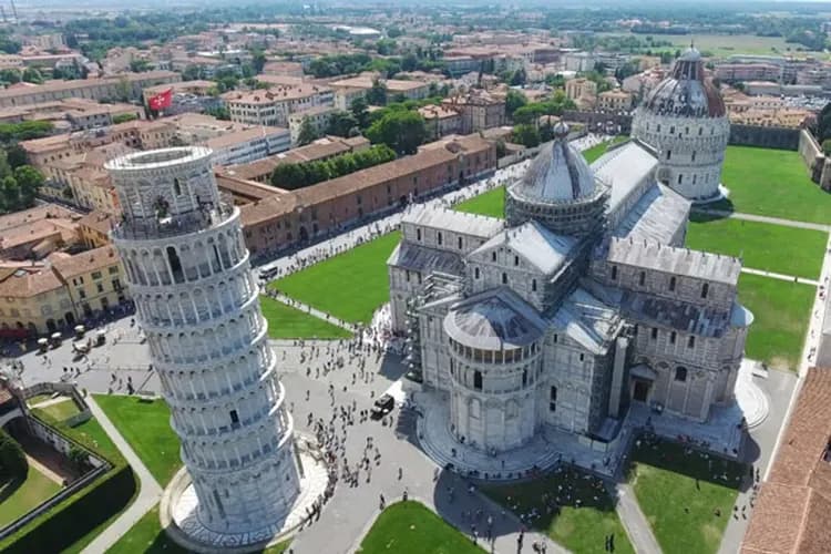 義大利雙列車～國泰雙點進出、威尼斯貢多拉、漫遊羅馬假期、北義瑰寶貝加莫10日-6