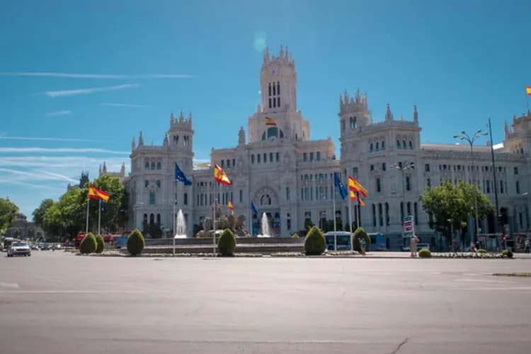 哥倫布廣場-馬德里不思議