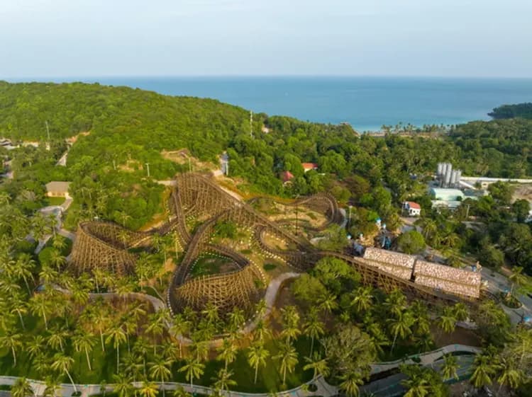 全景跨海纜車、Sun World遊樂區