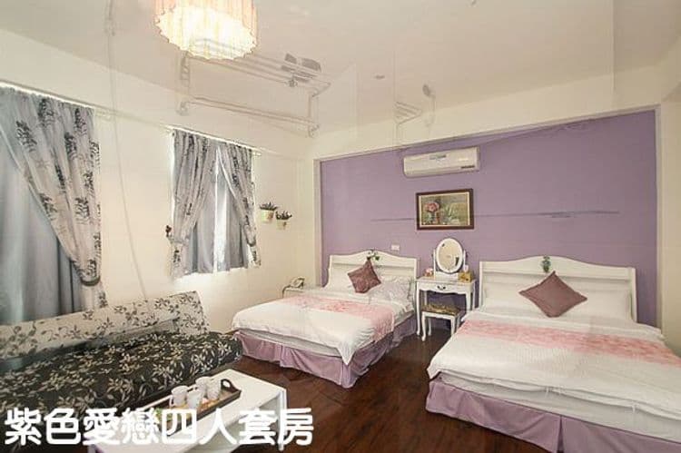 Small Castle Downtown Bed and Breakfast-4