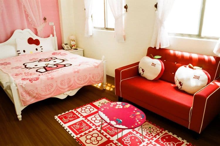 Small Castle Downtown Bed and Breakfast-7