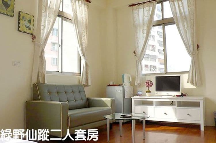 Small Castle Downtown Bed and Breakfast-3