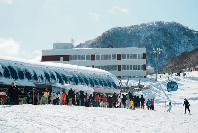 【札幌手稻滑雪一日遊】雙板無教練方案｜提供全套雪具、雪板租借、雪場來回交通-6