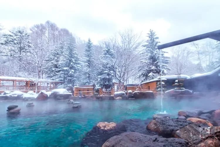 北海道雪戀歌～冰釣雪樂園、札幌白色燈節、螃蟹會席美饌、綠之風渡假村五日