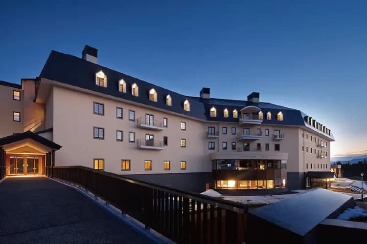 【新潟滑雪五日遊】新潟妙高新井樂天渡假村單板滑雪團｜全程交通接駁、親子友善、一人成團-15