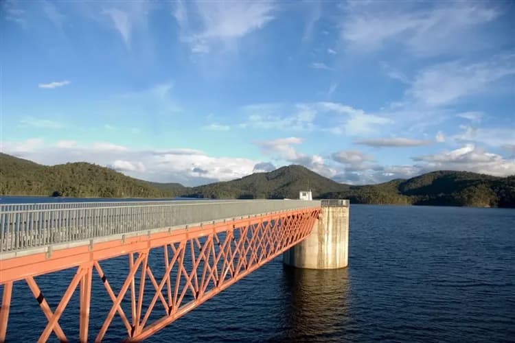 澳洲旅遊｜《每月一物》考拉奔度假山莊·海豚島·飛躍絕美海岸線·擁抱無尾熊·微醺酒莊·奇趣鴨海陸大遊船·黃金小資9日-15