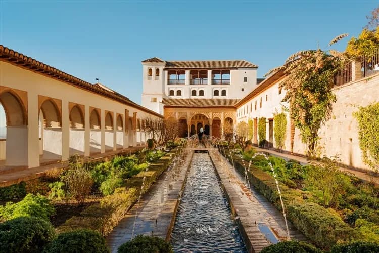 冬末｜西班牙│馬德里皇宮,阿爾罕布拉宮,山城小鎮昆卡,聖家堂入內,藝術科學城11日