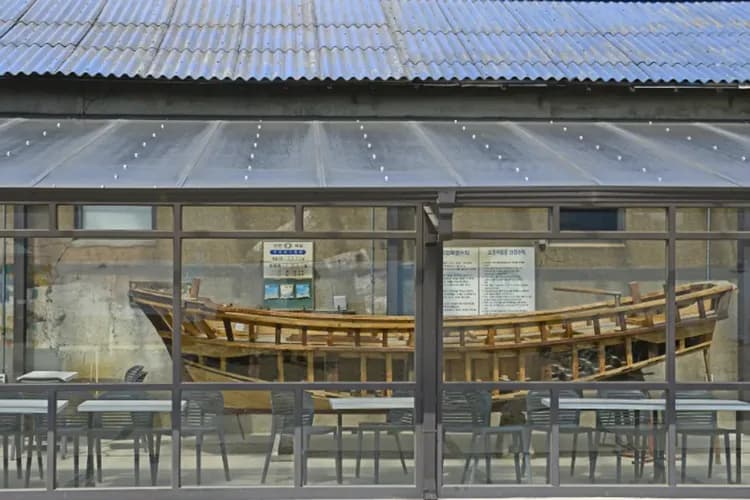 七星造船廠咖啡廳 (自理)