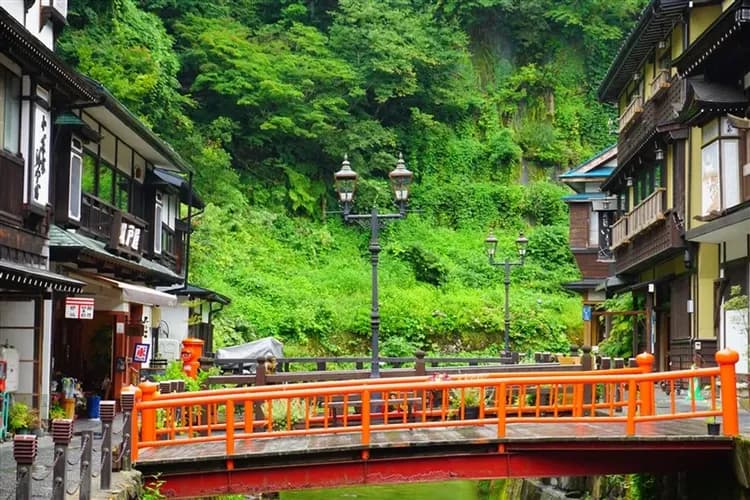 連休假期~東北旅遊|藏王樹冰纜車.銀山溫泉街.只見川橋樑美景.會津若松城.合掌村大內宿.山形牛.仙台牛舌餐.溫泉五日-8