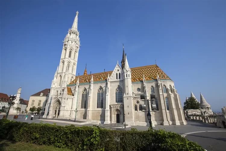 春節折5千｜奧捷匈｜五晚五星,熊布朗,霍夫堡雙宮,三城堡,雙遊船,阿聯酋雙點進出,免小費10日-13