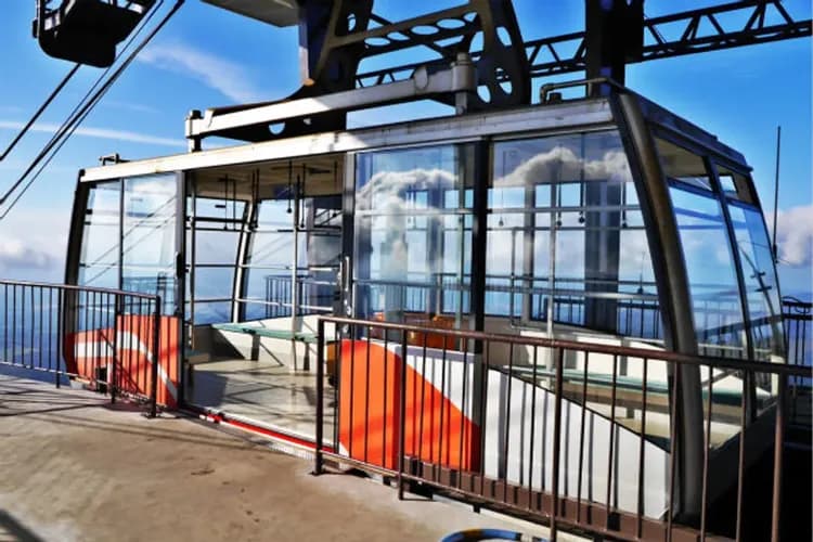 八甲田山樹冰(日本最大樹冰群)