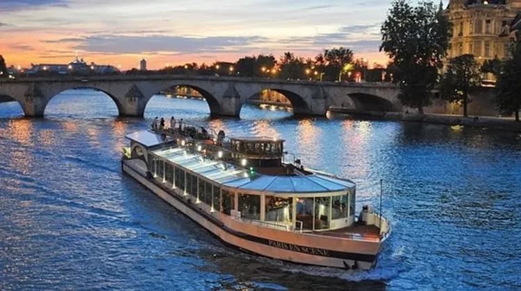 塞納河遊船晚宴